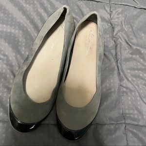 Kenneth Cole Run Away Gray Suede Patent Heel Cap Toe Flats size 8.5